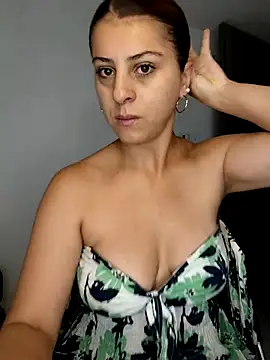 Nahiajhonson  online show from July 11, 2026, 11:24 am