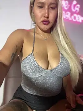 SamaraJay1 online show from December 7, 2024, 11:23 pm