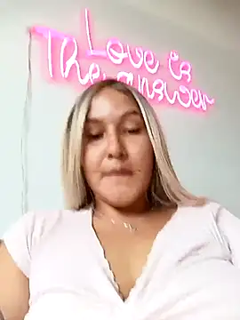 SamaraJay1 online show from January 6, 2025, 4:13 pm