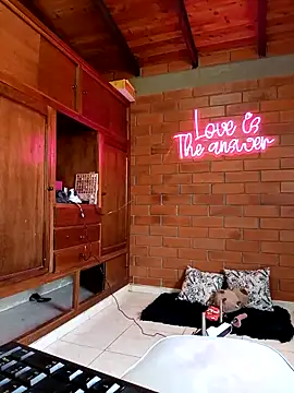 SamaraJay1 online show from March 18, 2025, 3:31 pm