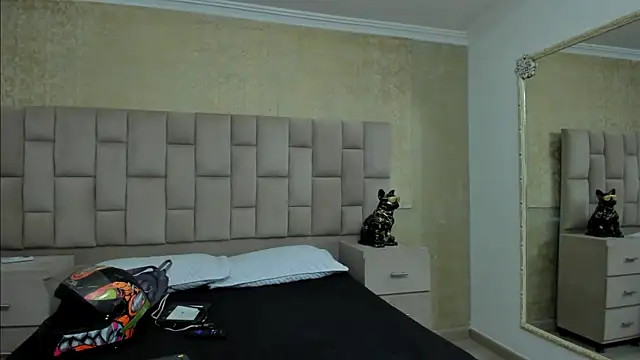 EmmaTorres  online show from February 10, 2025, 8:31 pm