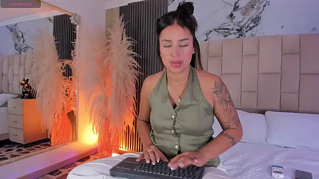 EmmaTorres  online show from February 23, 2026, 9:12 pm