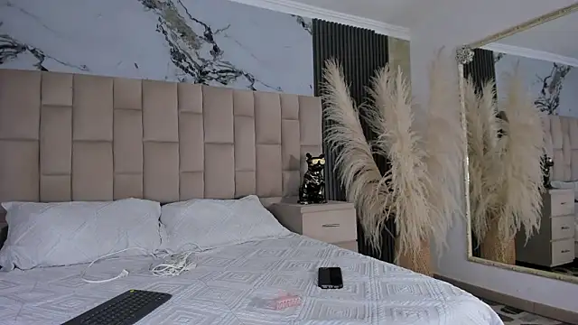 EmmaTorres  online show from March 4, 2026, 9:43 pm