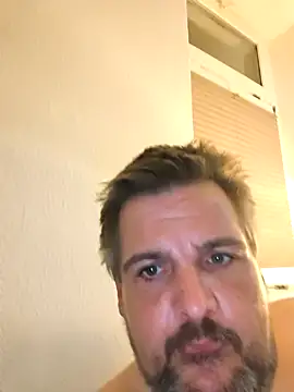 Snapshot of Ronny2510 chatting on March 19, 2026, 10:25 pm Ronny2510 online show from March 19, 2026, 10:25 pm