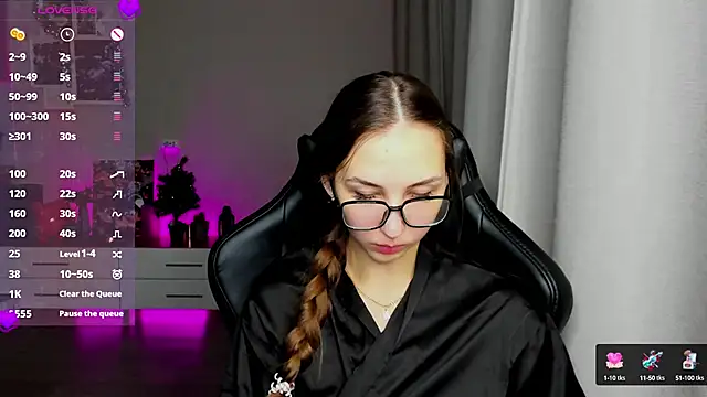 Sm0ly online show from December 18, 2024, 2:21 am