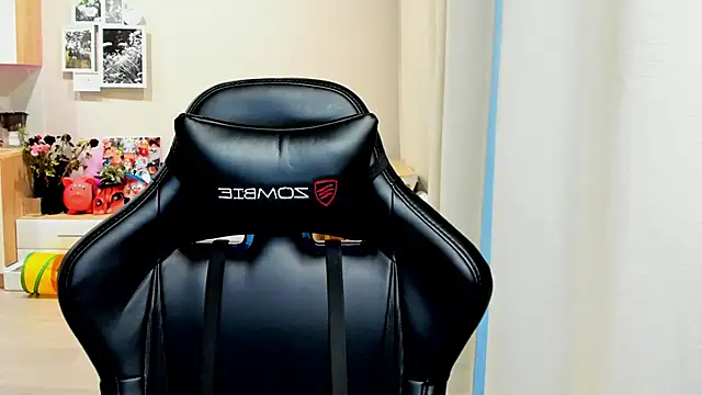 Sm0ly online show from October 26, 2025, 1:44 am