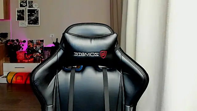 Sm0ly online show from October 29, 2025, 1:52 am