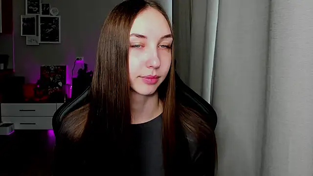 Snapshot of Sm0ly chatting on April 28, 2026, 2:27 am Sm0ly online show from April 28, 2026, 2:27 am