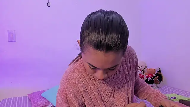 crystalvazquez online show from October 21, 2025, 12:28 pm