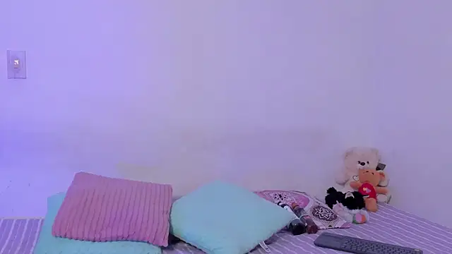 crystalvazquez online show from October 24, 2025, 3:30 pm