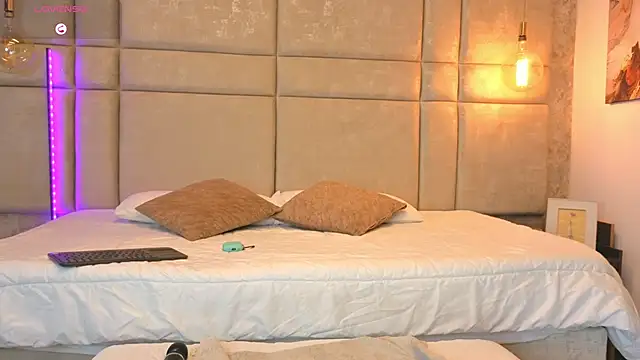 AlessiaLondon online show from October 8, 2025, 3:59 am