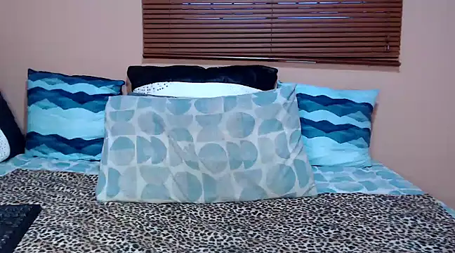 LONGBLKCLIT36 online show from February 18, 2025, 4:48 pm