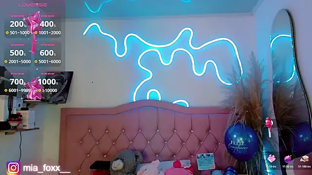 Mia foxx  online show from October 26, 2025, 10:04 pm