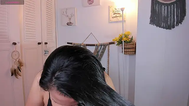 anaruiz  online show from November 8, 2025, 2:12 am