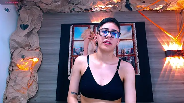 Cutie Shy  online show from October 23, 2025, 7:01 pm