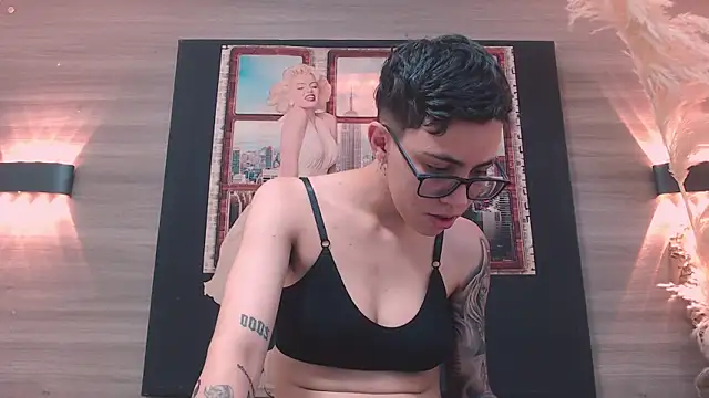 Cutie Shy  online show from December 16, 2025, 6:46 pm