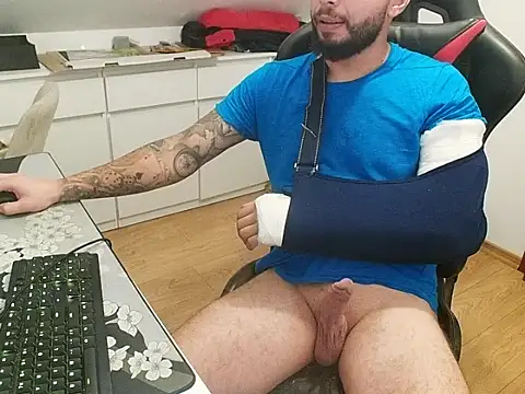 Snapshot of prezydentcam chatting on October 9, 2025, 10:57 am prezydentcam online show from October 9, 2025, 10:57 am