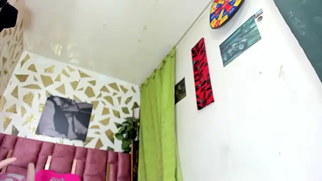 Kazsandraa online show from December 19, 2025, 2:18 am