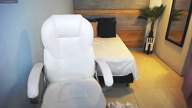 liseth fox online show from February 23, 2025, 1:35 am