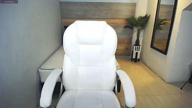 liseth fox online show from March 8, 2025, 5:22 pm