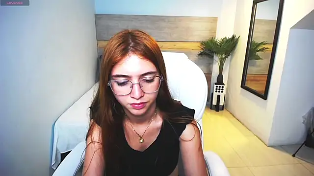 liseth fox online show from March 11, 2025, 2:10 am