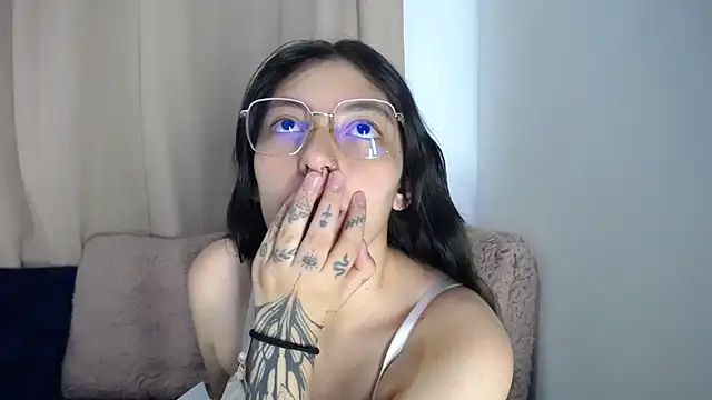 lessliee22  online show from March 27, 2026, 6:08 am