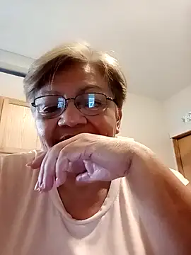 Madrastrahot69 online show from February 13, 2026, 7:54 pm