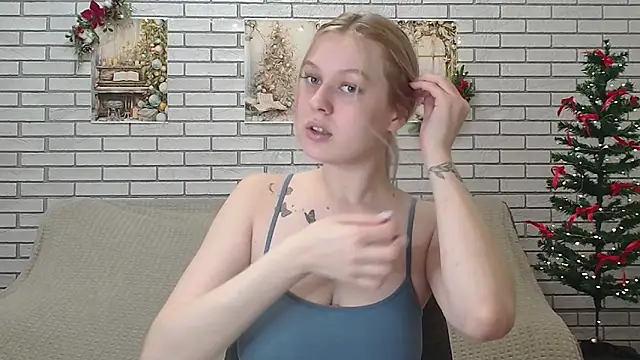 EmiliaDuchess online show from December 19, 2024, 8:34 am