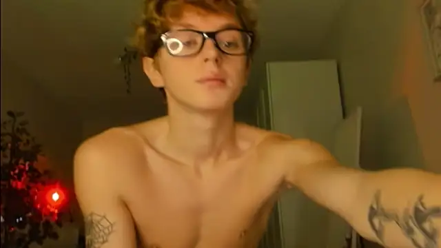 agelandreww online show from December 22, 2025, 1:41 pm