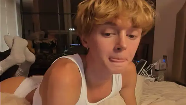 agelandreww online show from April 20, 2026, 5:26 pm