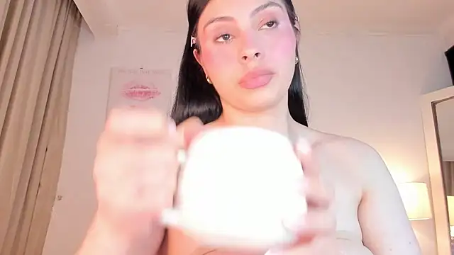 Snapshot of halseycox___ chatting on June 4, 2026, 5:13 am halseycox online show from June 4, 2026, 5:13 am