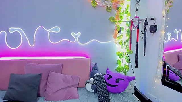 YouliteSllut2 online show from January 12, 2025, 5:24 am