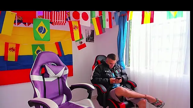 parejacaliente20154 online show from July 8, 2026, 11:37 am