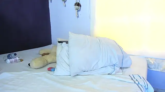 Leamonroe   online show from April 14, 2026, 6:47 pm