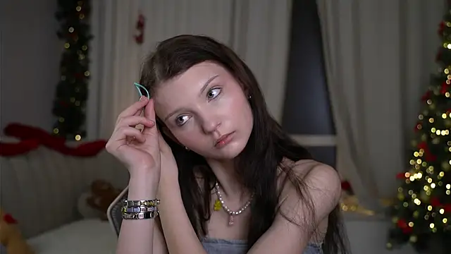 CindyGarrison online show from December 18, 2025, 11:44 pm