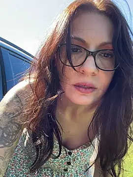 BeautifulMesss online show from September 28, 2025, 4:12 pm