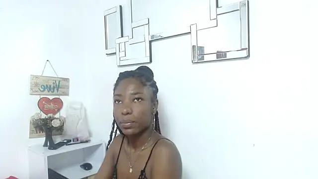 Madeline Woods online show from November 29, 2025, 12:19 pm