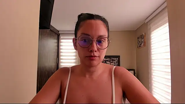 anabel 025 online show from April 18, 2026, 7:18 pm