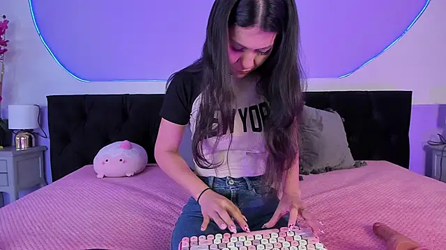 Julieta Cortes   online show from October 20, 2025, 11:54 am