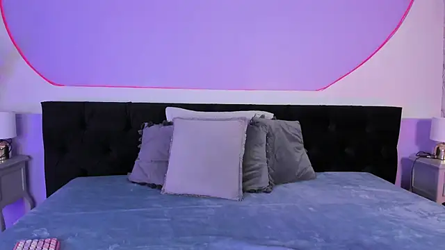 Julieta Cortes   online show from November 20, 2025, 12:16 pm