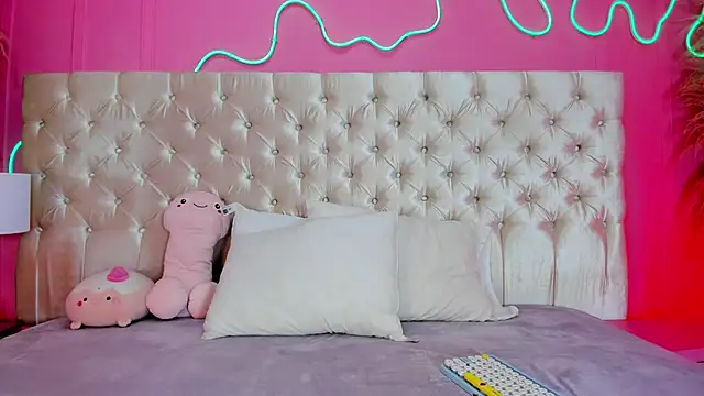 Julieta Cortes   online show from March 16, 2026, 11:58 am