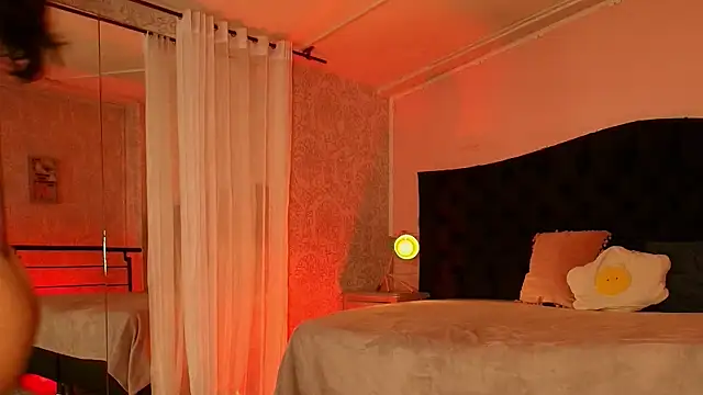 Julieta Cortes   online show from April 17, 2026, 12:30 pm