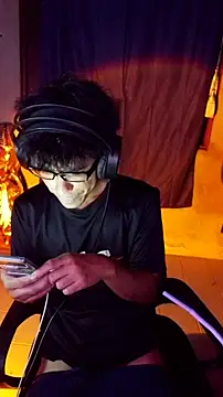 cloudyth1994 online show from June 18, 2026, 8:02 pm