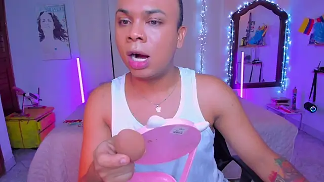 CuteRomi online show from October 22, 2025, 4:13 am