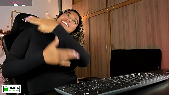 aleja montiel   online show from February 17, 2026, 12:56 pm