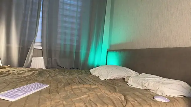 weshycouple online show from October 20, 2025, 7:14 pm