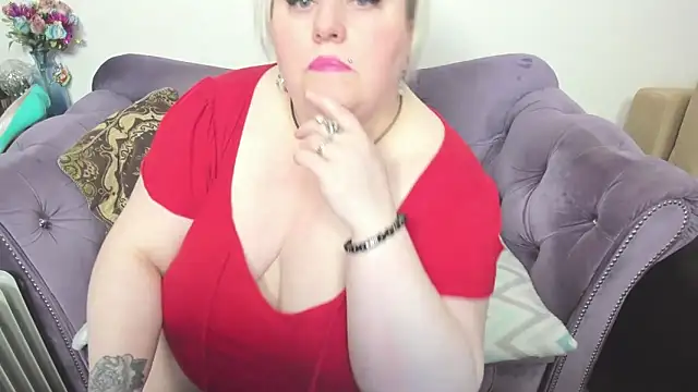 fashiona online show from November 18, 2025, 9:58 am