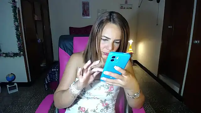 Snapshot of danielle_rose_1 chatting on February 10, 2025, 5:41 pm danielle rose 1 online show from February 10, 2025, 5:41 pm