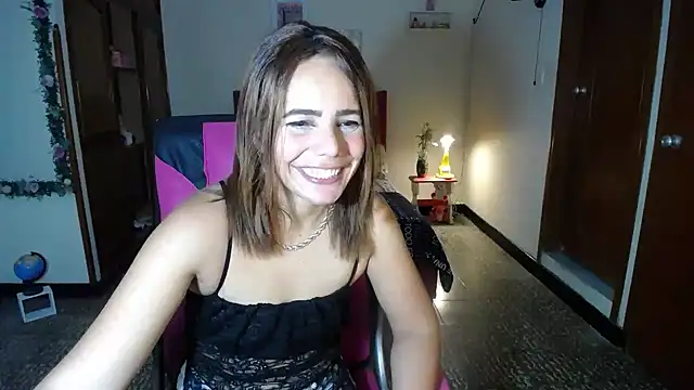 Snapshot of danielle_rose_1 chatting on February 11, 2025, 7:48 pm danielle rose 1 online show from February 11, 2025, 7:48 pm