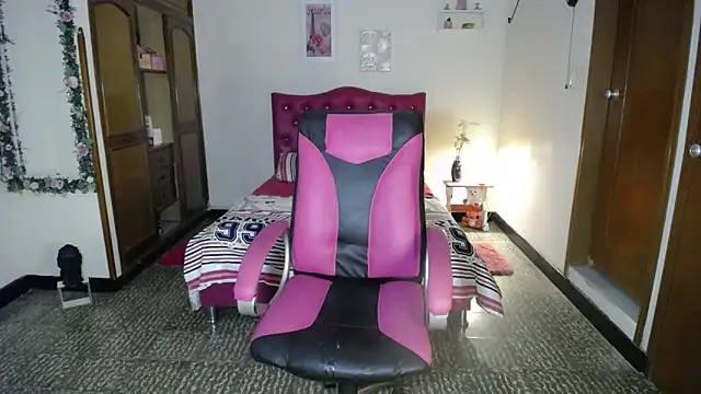 Snapshot of danielle_rose_1 chatting on March 18, 2025, 8:15 pm danielle rose 1 online show from March 18, 2025, 8:15 pm